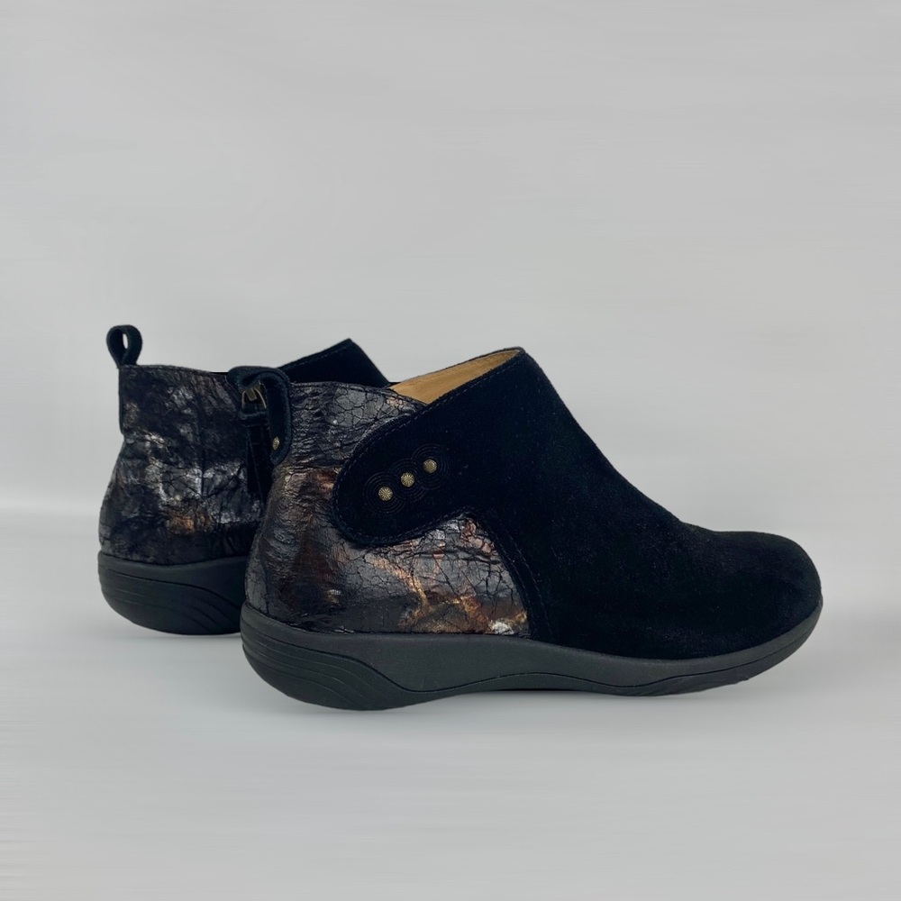HALSA FOOTWEAR Althea Ankle Bootie in‎ Black Suede